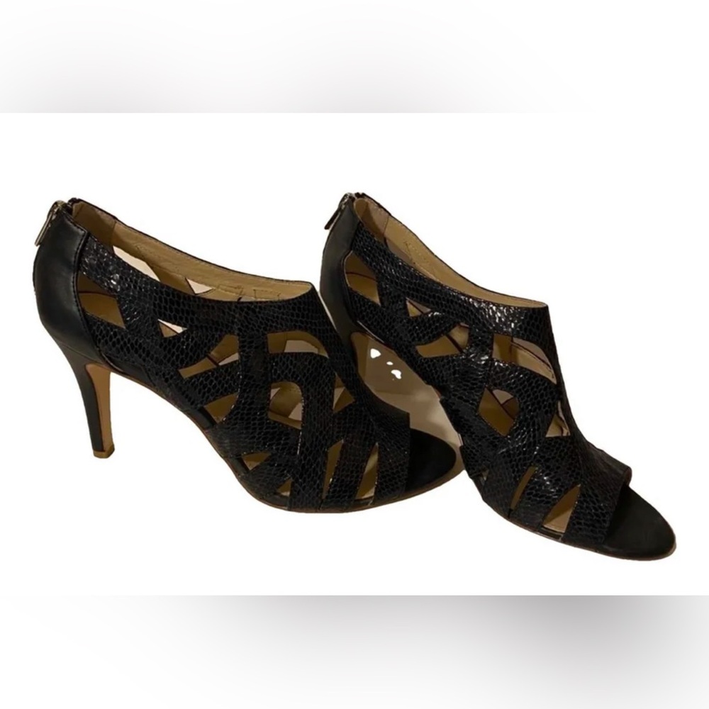 🌻 Calvin Klein Navy blue heels